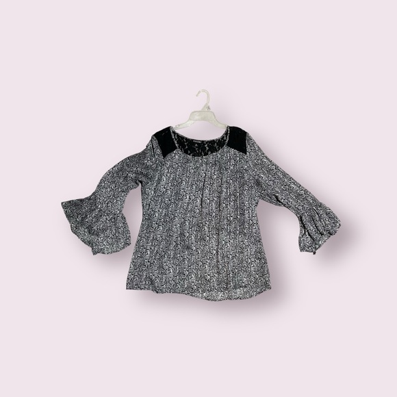 Rob & Ali from Dress Barn Women’s Angel Sleeve & Lace Shoulder Blouse Size XL - Picture 8 of 8